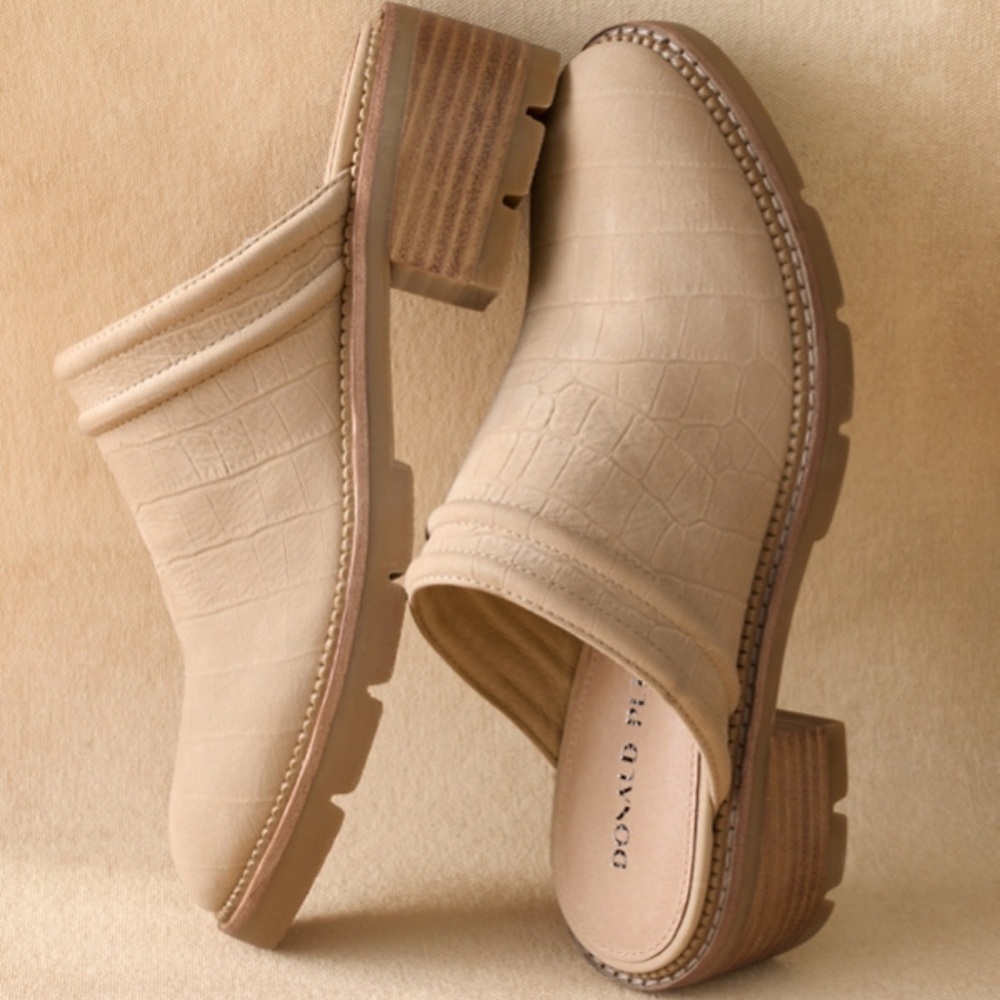 Donald Pliner Croc Effect Leather Sahara Slip On Clog Heel Cream Neutral Size 8